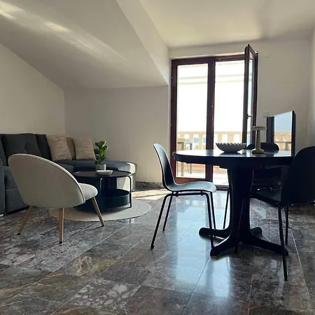 Lulu Apartment *